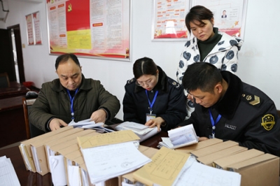 阜南：开展节前监督   严防“四风”问题反弹回潮