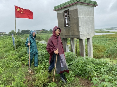 芜湖：市纪委监委驻双圩村扶贫工作队积极投身防汛抗洪第一线