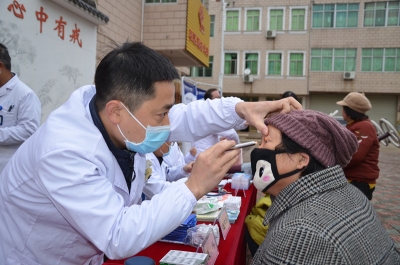 铜陵：精准扶贫暖心又强身
