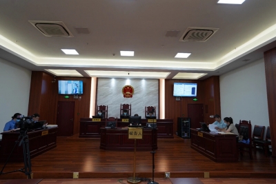 黄山屯溪区应急管理局原四级主任科员曾鹤鹏受审