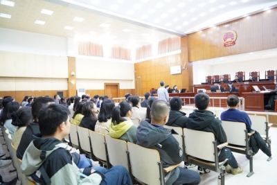 青阳：“零距离”旁听庭审 “沉浸式”警示教育