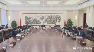省委召开理论学习中心组学习会议 李锦斌主持并讲话
