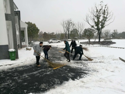【镜头】执纪尖兵奔赴扫雪除冰“战场”