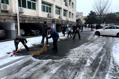 【镜头】寒冬里雨雪天 纪检人在行动