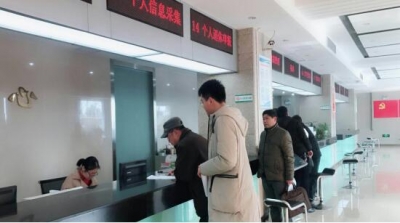 【镜头】过年期间，纪检干部不停歇