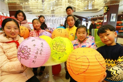 芜湖镜湖：彩灯书写廉洁语 喜气祥和共迎春