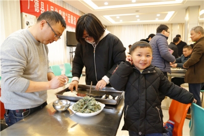 广德：话廉洁包饺子  全家总动员