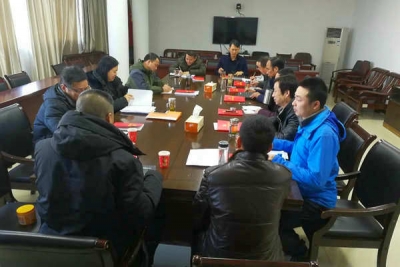 【镜头】在学习新党章中锤炼党性