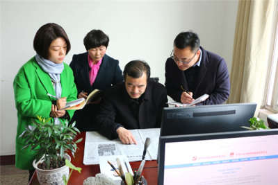 【镜头】学习《监察法》 纪检监察干部在行动