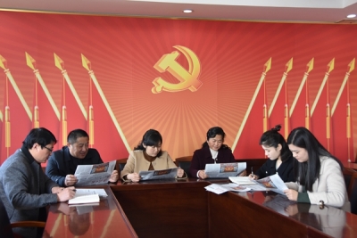 【镜头】纪检监察干部热学热议宪法修正案