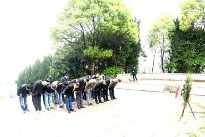 【镜头】祭奠缅怀先烈 继承发扬英烈精神
