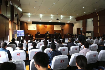 界首：变法庭为课堂 组织开展扶贫领域案件庭审旁听活动
