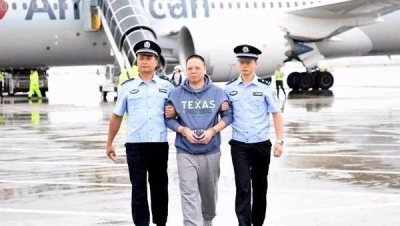 揭秘！涉嫌贪污挪用4.85亿美元、外逃17年的许超凡如何被强制遣返