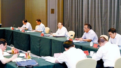 李锦斌参加指导阜阳市委常委会"讲严立"专题民主生活会