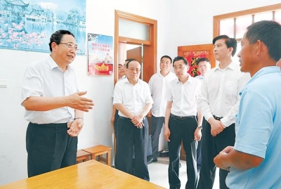认真贯彻以习近平同志为核心的党中央关于"六稳"的决策部署  尽心尽责做好经济发展脱贫攻坚乡村振兴和党的建设各项工作