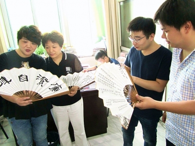 阜阳颍东：扇送清风来  廉在心中记