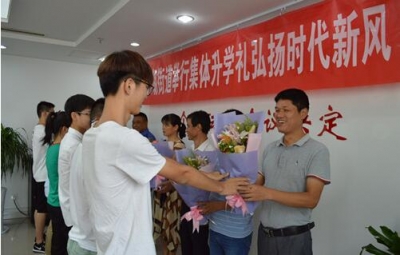 【镜头】芜湖三山：举办集体升学礼 向升学宴谢师宴说再见