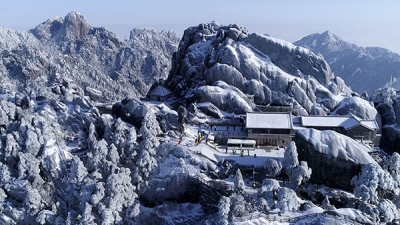 【诗词遇上名胜】黄山：三十六峰高插天，瑶台琼宇贮神仙