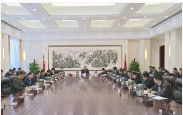 李锦斌主持省委常委会会议暨省扶贫开发领导小组会议