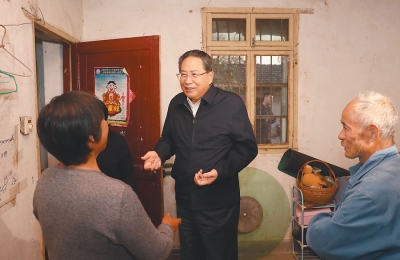 李锦斌深入泾县实地调研脱贫攻坚工作