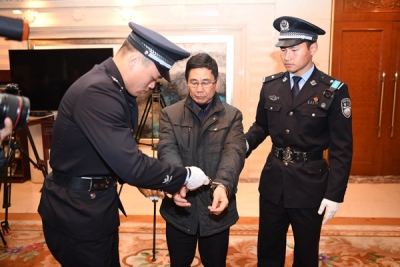 国家监委引渡第一案：外逃职务犯罪嫌疑人姚锦旗被引渡回国