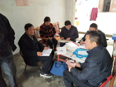 【镜头】阜南：走村访户摸排线索  铁纪护航脱贫攻坚战