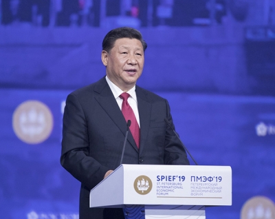 习近平出席第二十三届圣彼得堡国际经济论坛全会