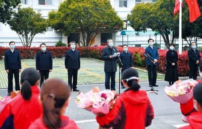 李锦斌李国英赴集中疗养基地看望慰问载誉归来的援鄂医疗队