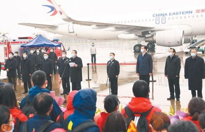 安徽首批援鄂医疗队凯旋  李锦斌李国英专程到机场迎接