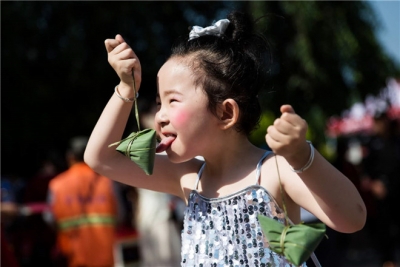 镜头｜四时花竞巧  九子粽争新