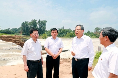 李锦斌深入安庆市督导检查防汛救灾工作