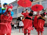 镜头 | 笑语盈盈辞旧岁 多彩民俗迎新春
