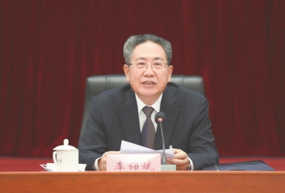 李锦斌在审查国民经济和社会发展第十四个五年规划和二○三五年远景目标纲要草案时指出  立足新发展阶段贯彻新发展理念构建新发展格局 奋力谱写全面建设社会主义现代化国家安徽篇章