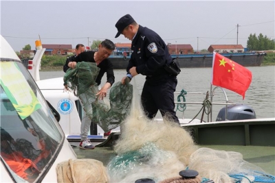 镜头 | 一线监督 守护一江碧水