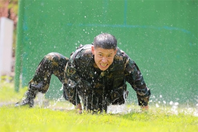 镜头 | 传承红色基因 弘扬八一精神