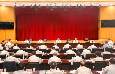 更加紧密团结在以习近平同志为核心的党中央周围 弘扬伟大建党精神加快建设新阶段现代化美好安徽