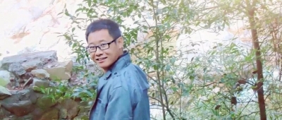 【时代楷模】绩溪山岗上每一朵盛开的金菊，都在替他怒放生命！