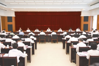 李锦斌主持召开省委理论学习中心组学习会议