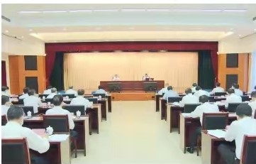省委理论学习中心组举行学习报告会 李锦斌讲话