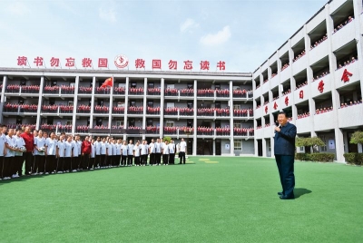 《求是》杂志发表习近平总书记重要文章《坚定理想信念 补足精神之钙》