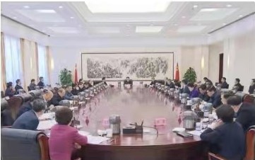 郑栅洁主持省级党员领导干部会议并讲话
