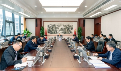 省纪委理论学习中心组召开学习会 刘海泉主持并讲话
