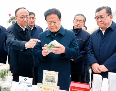 郑栅洁在亳州市调研时强调  做强做优做大实体经济夯实皖北全面振兴的产业基础