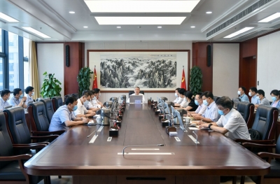 刘海泉在省纪委理论学习中心组学习会上强调 一体推进“三不腐” 营造风清气正政治生态