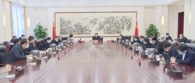 省委召开理论学习中心组学习会议