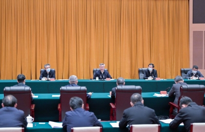 李希在湖北调研时强调 深入贯彻党的二十大精神 以对党绝对忠诚担负起职责使命