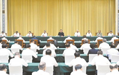 习近平在听取新疆维吾尔自治区党委和政府、新疆生产建设兵团工作汇报时强调  牢牢把握新疆在国家全局中的战略定位 在中国式现代化进程中更好建设美丽新疆