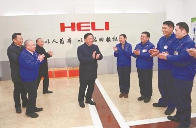 韩俊在看望慰问先进模范代表时强调  弘扬先进模范好作风激发向上向善正能量 汇聚现代化美好安徽建设的强大精神动力 虞爱华参加