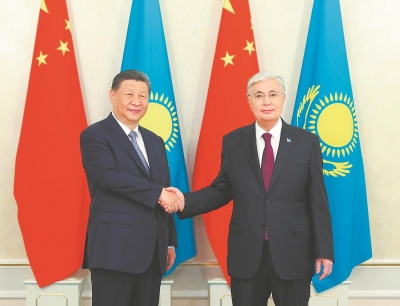 习近平同哈萨克斯坦总统托卡耶夫举行会谈