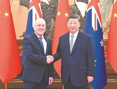 习近平会见新西兰总理拉克森